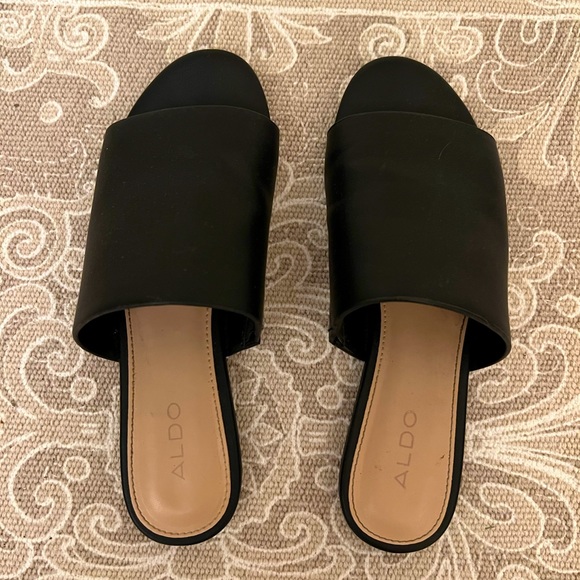 Aldo Women’s Black Sandal - Picture 1 of 2